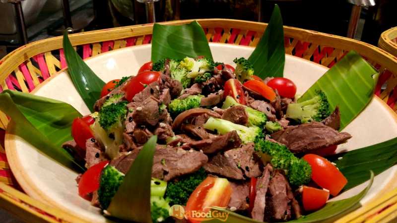 Tenderloin with Sesame and Broccoli - Wok's Hot Tenderloin with Sesame and Broccoli - Wok's Hot