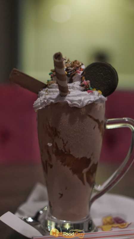 Peanut Butter and Oreo Shake - Ciclo Cafe