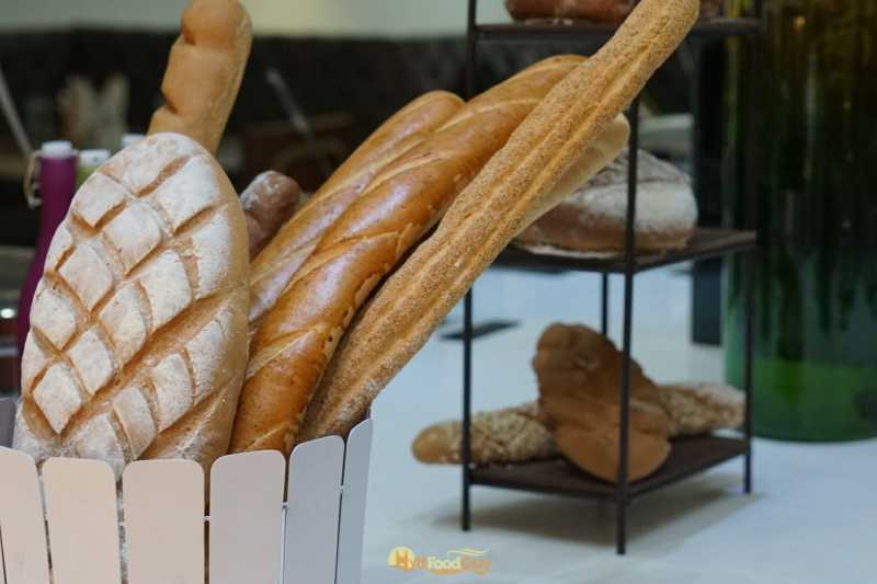 Breads on the Bufet Breads on the Bufet