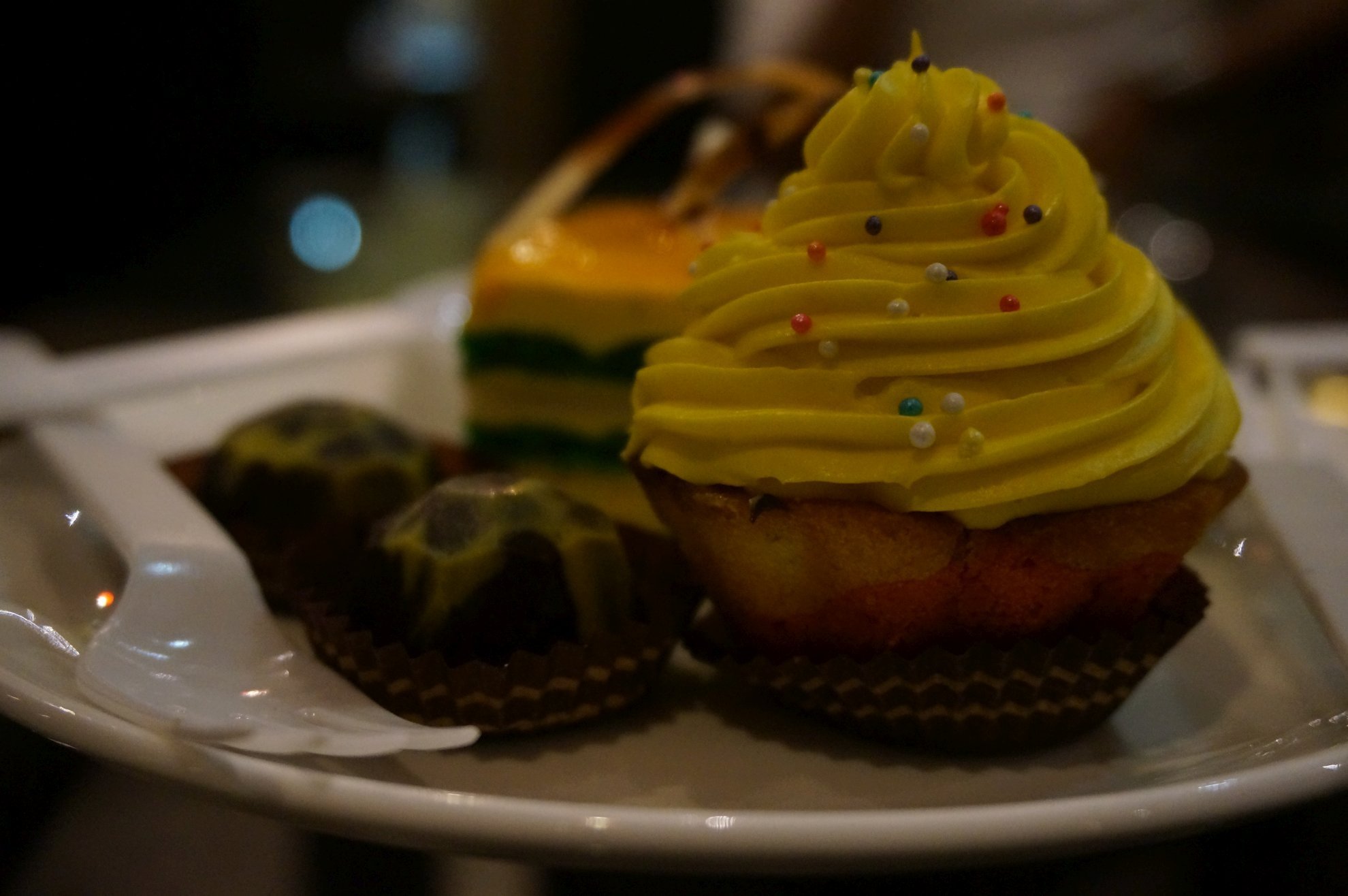 Le Cafe Hyderabad - Mango Cupcakes and Truffle